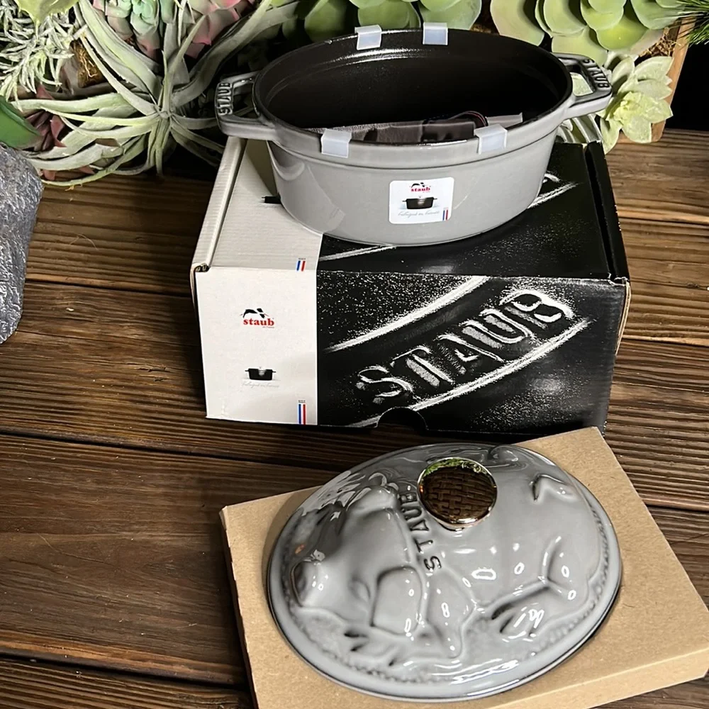 Williams Sonoma Staub Enameled Cast Iron Pig Dutch Oven ๐ซ๐ท๐ - Picture 9 of 17
